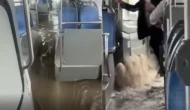 Diyarbakır'ı sel vurdu: Su birikintisi halk otobüsüne doldu