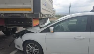 Gaziantep'te feci kaza: Otomobil, tıra ok gibi saplandı!