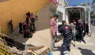 Kocaeli'de inşaat kazası: Yaralı işçi vinçle kurtarıldı!