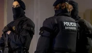 Espanyol stadyumu önünde kaos: Araç kalabalığa daldı!