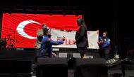 Bolu’da binlerce kişinin önünde sürpriz evlilik teklifi