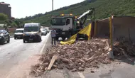 Maltepe'de hafriyat kamyonu devrildi: Yol trafiğe kapatıldı