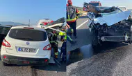 Balıkesir'de feci kaza: Otomobil tıra çarptı! 2 ölü, 2 yaralı