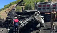 Bingöl'de tır devrildi: 1 ölü