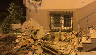 Pendik'te kamyon dehşet saçtı: 2 araca ve binaya çarptı