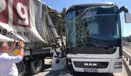 TEM Otoyolu'nda 2 tır ile yolcu otobüsü çarpıştı: Çok sayıda yaralı var