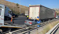 İzmir'de otomobil, tıra ok gibi saplandı: 1 ölü, 1 yaralı