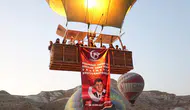 15 Temmuz sabahı Kapadokya'dan Türk bayraklı ve afişli görüntüler!