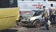 Kahramanmaraş'ta otomobil halk otobüsüne çarptı: 2 kişi yaralandı