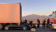 Kayseri'de kahreden kaza! Otomobil, tıra girdi: 1 ölü!