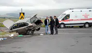Kars'ta iki otomobil çarpıştı: 3 yaralı!