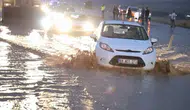 Sağanak yağış sonrası Aksaray-Nevşehir karayolu trafiğe kapatıldı