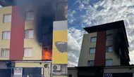İzmir'de apartmanda korkutan yangın: Ev, alevlere teslim oldu!