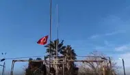 Sınırda bayrak provokasyonu: YPG yandaşları Türk bayrağını hedef aldı!