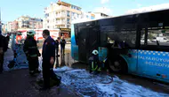 Antalya Kepez'de seyir halindeki halk otobüsü yandı