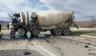 Kütahya'da feci kaza: Beton mikserleri çarpıştı, 2 yaralı!