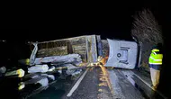 Bilecik'te tır kazası trafiği kilitledi: Sakarya-Pamukova yolu ulaşıma kapatıldı