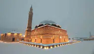 Van’da kartpostallık manzara: Hüsrev Paşa Camii gece ışıklarıyla büyüledi
