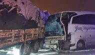 Bingöl'de yolcu otobüsü ile tır çarpıştı: Yaralılar var