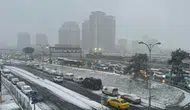 İstanbul'da kar hayatı olumsuz etkiledi: Trafik yoğunluğu yüzde 81 ölçüldü!