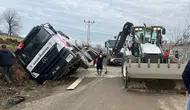 Samsun'da taksiyle çarpışan beton mikseri kanala devrildi