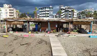 Alanya’da fırtına sahili vurdu : İşletmelerde hasar oluştu