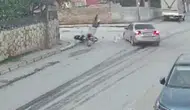 Hatay’da motosiklet kazası kamerada : Çarpışmanın etkisiyle metrelerce havaya savruldu