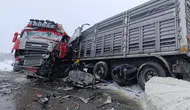 Sivas Yıldızeli’nde iki tır kafa kafaya çarpıştı : 1 ölü, 2 yaralı