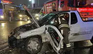 Arnavutköy’de gece yarısı kaza : İki araç çarpıştı, sürücü araçta sıkıştı