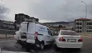 Gaziantep'te kontrolden çıkan araç, önündeki 4 araca çarptı
