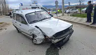 Kütahya'da iki otomobilin çarpışması sonucu 2 kişi yaralandı