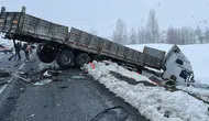Bitlis Tatvan'da tır ile otomobil çarpıştı : 2 ölü, 5 yaralı