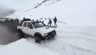 Trabzon-Bayburt kara yoluna çığ düştü, off-road ekipleri yardıma koştu