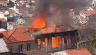 İzmir'de yangın : Metruk bina alev alev yandı
