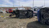 Van'da zincirleme trafik kazası : 4'ü askeri personel 6 kişi yaralandı