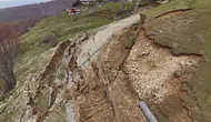 Samsun Ladik'te heyelan meydana geldi : Yollar kapandı , elektrikler gitti