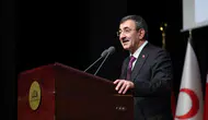 Bakan Yılmaz, Genç Kızılay Akademi Gençlik ve Aile Araştırma Zirvesi'nde