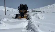 Bitlis'te nisan ayında kar : Kapanan köy yolları yeniden ulaşıma açıldı
