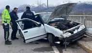 Erzincan'da otomobil köprü korkuluklarına çarptı : 2 kişi yaralandı