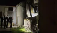 Sivas'ta 2 katlı evin bodrum katı çöktü : Ev yan yattı