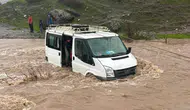 Siirt'te acı olay : Kalp krizi geçiren kadın selde mahsur kalarak hayatını kaybetti