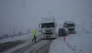Tokat - Sivas kara yolunda kar : 30 santimetreye çıktı