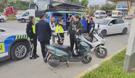Antalya'da motosiklet ile motorlu bisiklet çarpıştı : 2 yaralı