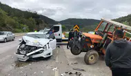 Kırıkkale’de traktör ile otomobil kafa kafaya çarpıştı : 5 kişi yaralandı