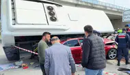 Bartın’da özel halk otobüsü otomobilin üzerine devrildi : Kazada yaralılar var