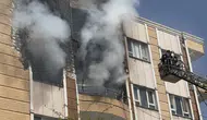 Şanlıurfa'da apartman yangını : Mahsur kalanlar itfaiye merdiveniyle kurtarıldı