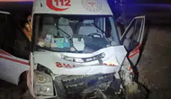 Erzurum'da ambulans, traktöre arkadan çarptı : 4 yaralı