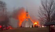 Kanada'da asırlık kilise yangında küle döndü