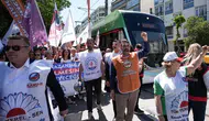 İzmir'de belediye çalışanları sokağa indi : İşçiler CHP İl Başkanlığı'na yürüdü