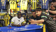 Fenerbahçeli N'Golo Kante ve Levent Mercan, imza gününde taraftarlarla buluştu